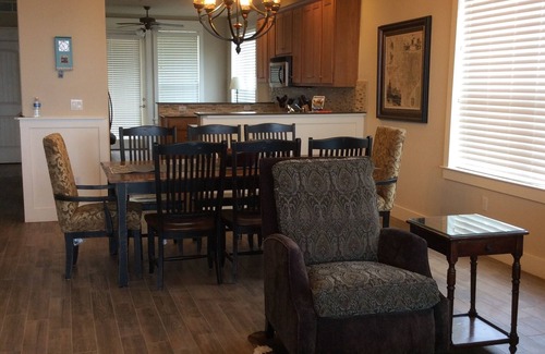 Jonestown Villa | Spacious Hollows Villa Over Looking Lake Travis! Spring Break Available.