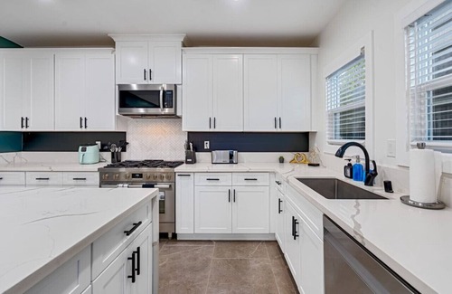 Wilshire House | Spacious Hollywood Home | Minion Room & Pickleball