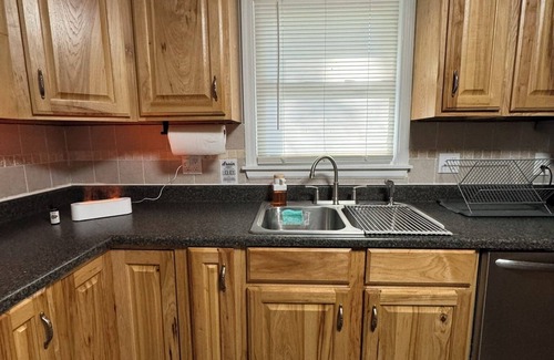 Marshall House | Spacious home, 5 mins to Missouri Valley College