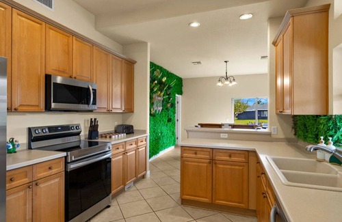 Fort Myers Villa | Spacious home for large groups!