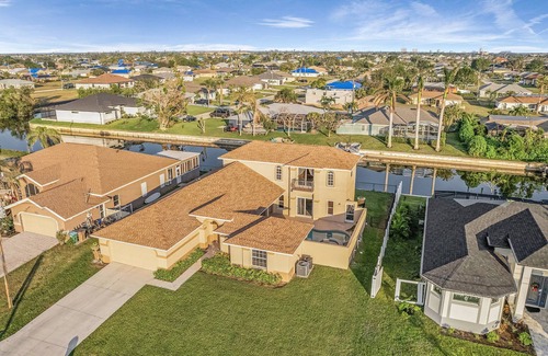 Fort Myers Villa | Spacious home for large groups!