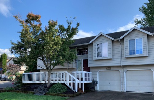 Salem House | Spacious Home for your Family and Friends to Enjoy!