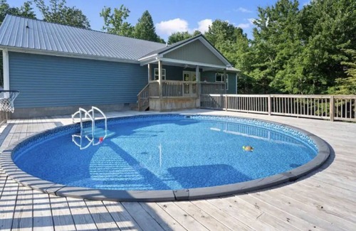 Cave City House | Spacious home in Cave City. Pet friendly, RV hook-up!