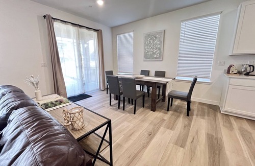 Erie House | Spacious Home in Erie- large families, mountain views, centrally located.
