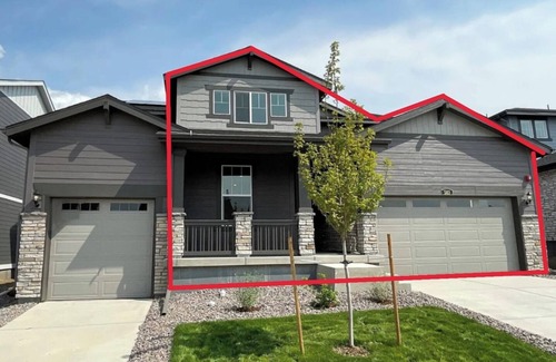Erie House | Spacious Home in Erie- large families, mountain views, centrally located.
