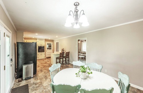 Gallatin House | Spacious home in quiet neighborhood - half mile from Historic Gallatin Square