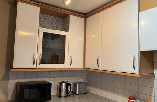 Walsall House | Spacious Home in Walsall with Parking & Garden