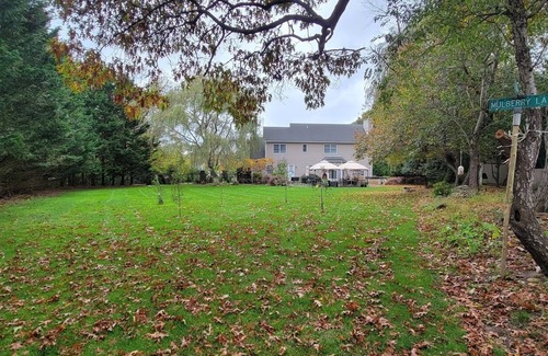 Riverhead House | Spacious home near Aquarium & heart of wine country Shopping & close to Hamptons