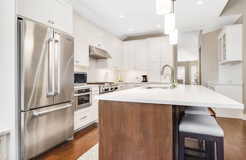 East Oak Hill House | Spacious home near Austin with office, enclosed backyard, patio, playground, AC