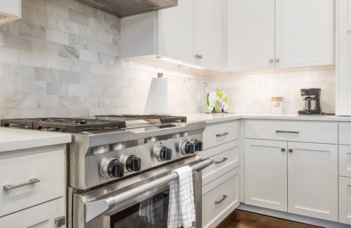 East Oak Hill House | Spacious home near Austin with office, enclosed backyard, patio, playground, AC