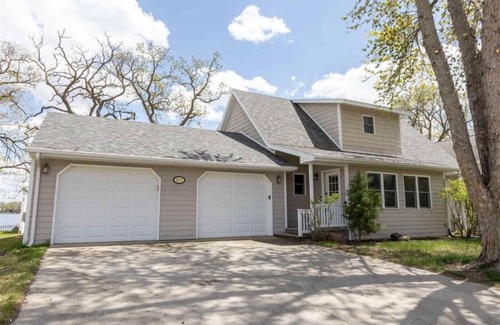 Spirit Lake House | Spacious Home on East Lake Okoboji
