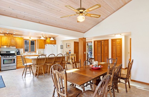 Douglas Cottage | Spacious home under a mile to Douglas Beach Great for families or groups