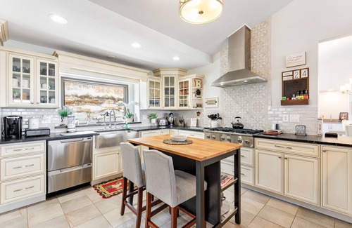 Northwest Colorado Springs House | Spacious home with gorgeous mountain views, private deck, WiFi & W/D