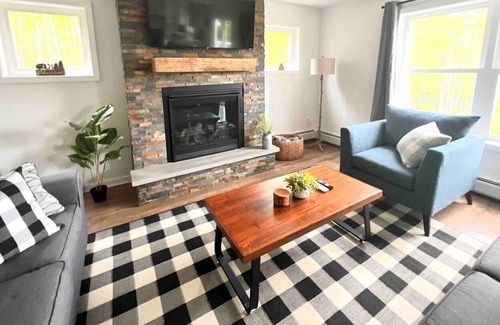 Center Conway Villa | Spacious Home w/ Firepit & Mountain Views