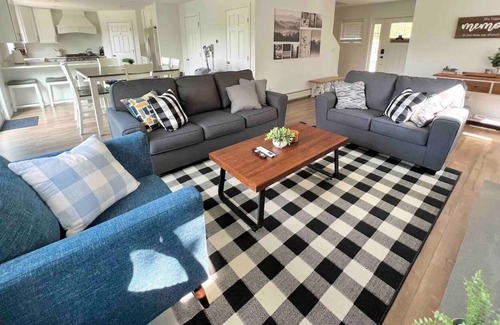 Center Conway Villa | Spacious Home w/ Firepit & Mountain Views