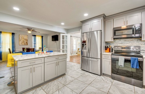Church Street House | Spacious Home w/Hot Tub, 14 Mi to Downtown ATL!