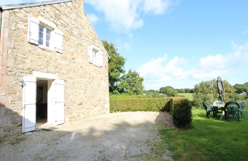 Cotentin Cottage | Spacious Home with Fireplace & Garden, Ideal for Families & Pets, WiFi, Near Bricquebec-en-Cotentin