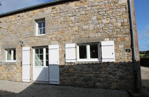 Cotentin Cottage | Spacious Home with Fireplace & Garden, Ideal for Families & Pets, WiFi, Near Bricquebec-en-Cotentin