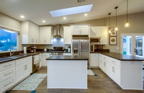 San Carlos House | Spacious home with incredible backyard views