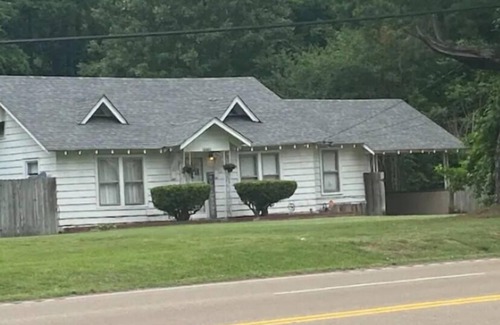 Whitehaven House | Spacious Home with Large Backyard Minutes from Graceland and Downtown Memphis