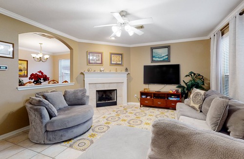 League City House | Spacious home with kayaks, fenced yard, great location, central AC & W/D