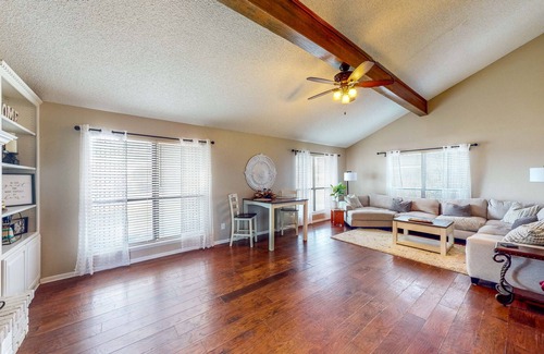 Stephenville House | Spacious home with golf course views, private pool