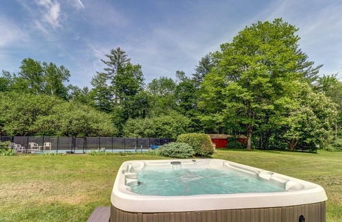 Ludlow House | Spacious home with WiFi, Private Pool, & Hot Tub - Near Slopes & Lake