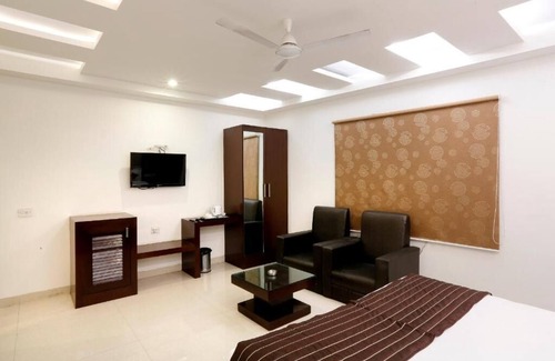 Mahipalpur Hotel | Spacious hotel in enjoyable Near New Delhi Airport with AC, WiFi