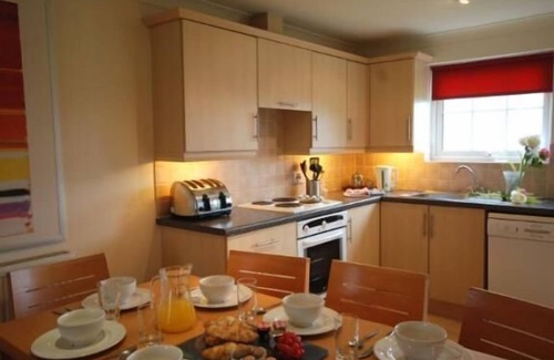 White Cross Cottage | SPACIOUS HOUSE - 4 BEDROOMS +3BATHROOM - WIFI Bar/Restaurant Play Areas