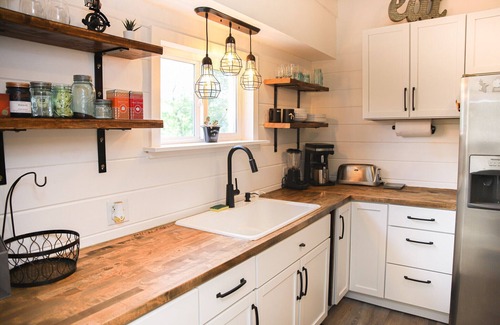 Muskegon House | Spacious House Down town - 5 minutes from festivals