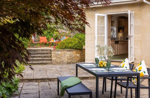 Bath House | Spacious House in Bath - Sleeps 9 with Games Room and Large Garden