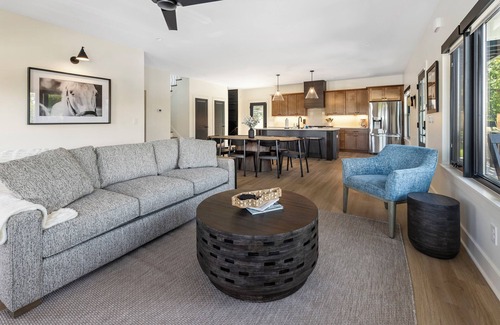 Clifton Heights House | Spacious house next to Mellwood Arts Center; Amazing downtown views! HOT TUB!
