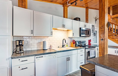 Sloans Valley Cabin | Spacious House on the Water - Lake Cumberland