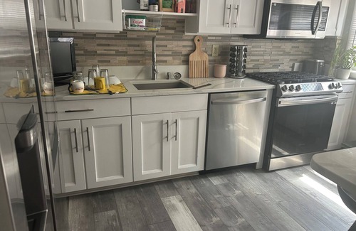 Chinquapin Park House | Spacious house with finished basement