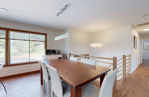 Cushing House | Spacious House with Modern Comforts and Nature's Playground Await