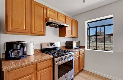 El Paso House | Spacious House with Private Pool in West El Paso