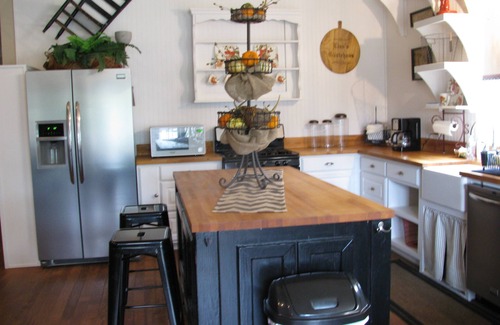 Fredericksburg House | Spacious in & outdoor Gastehaus.Great for enjoying the hill country.Walk to Main