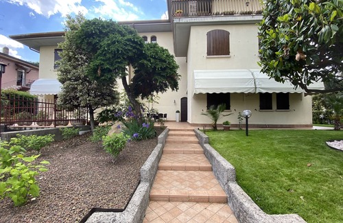 Colombare Apartment | Spacious JOLLY three-room apartment equipped with all comforts, with garden and terrace.