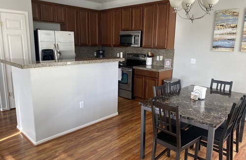 Thornton House | Spacious |King Size| Pool | Full Kitchen | Patio