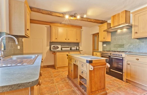 Coniston Cottage | Spacious Lake District village house with own hot tub