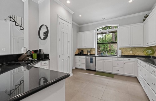 Montview Harbor House | Spacious Lake House - Relaxation Mode - *New to Vrbo*