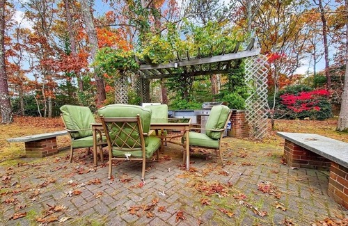Cotuit House | Spacious Lake House for Large Groups w Private Acre+ short path to Lake