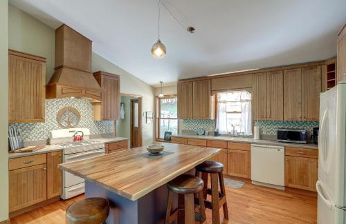 Lake Lure House | Spacious Lake Lure Family Home with Deck and Fire Pit!