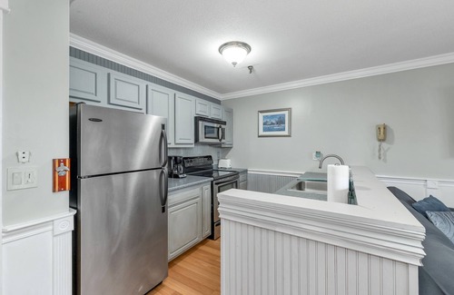 Gilford House | Spacious Lake View Laconia Apt Near Weirs Beach Pool Restaurants