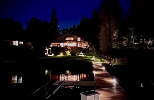 Bellingham House | Spacious Lake Whatcom Waterfront Home - Luxury from Sunrise to Sunset!
