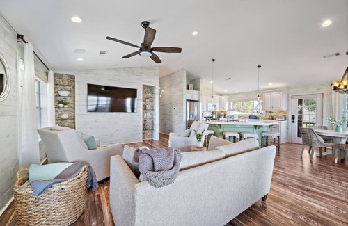 Onalaska House | Spacious Lakefront Home w/Pool, Game Room & Patio