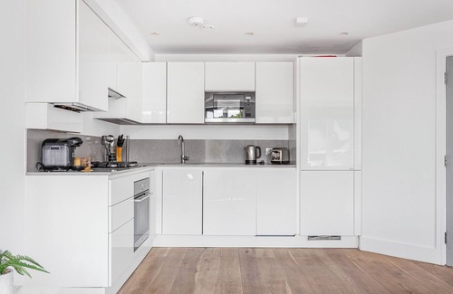 Walpole Apartment | Spacious lateral 2 bedroom apartment, 5 minutes from Ealing Broadway station!