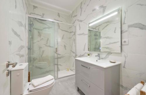 Mina Apartment | Spacious & Light-Filled 4BR Apartment By TimeColer