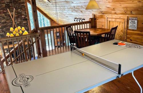 Wolf Laurel House | Spacious Log Cabin With Creek 2 Min From Ski Resort