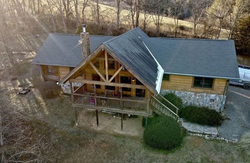 Butler Cabin | Spacious Log Cabin with Breathtaking Views